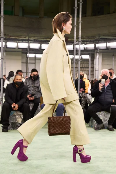 Look 13